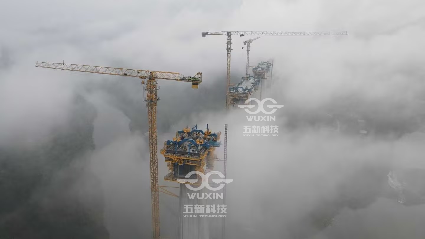 智能懸臂造橋機 — （中鐵十二局-渝萬高鐵）4.jpg
