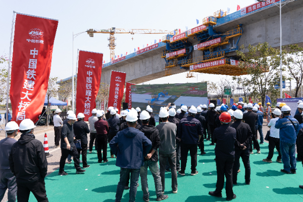 五新服務(wù)全程護航：深江鐵路智能懸臂造橋機培訓(xùn)會成功舉辦