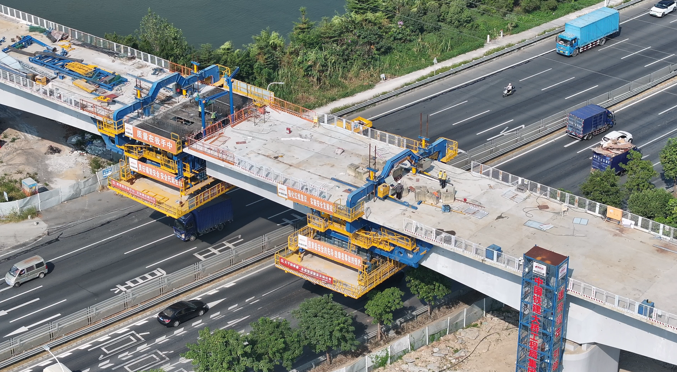 五新智能懸臂造橋機(jī)：以高周轉(zhuǎn)率驅(qū)動(dòng)深江鐵路建設(shè)“降本增效”新引擎